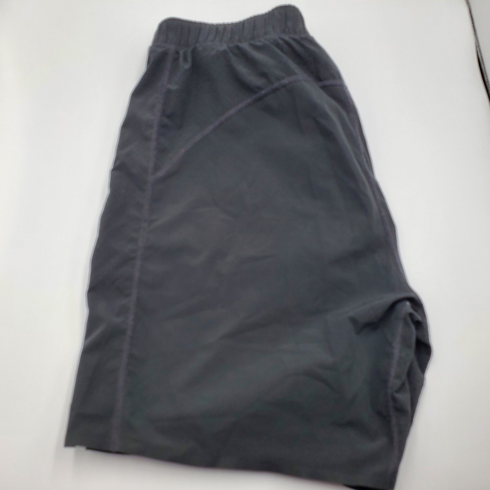 Rhone Mens Mako Athletic Shorts Black Size M Zipper Pockets 7 Inseam Activewear